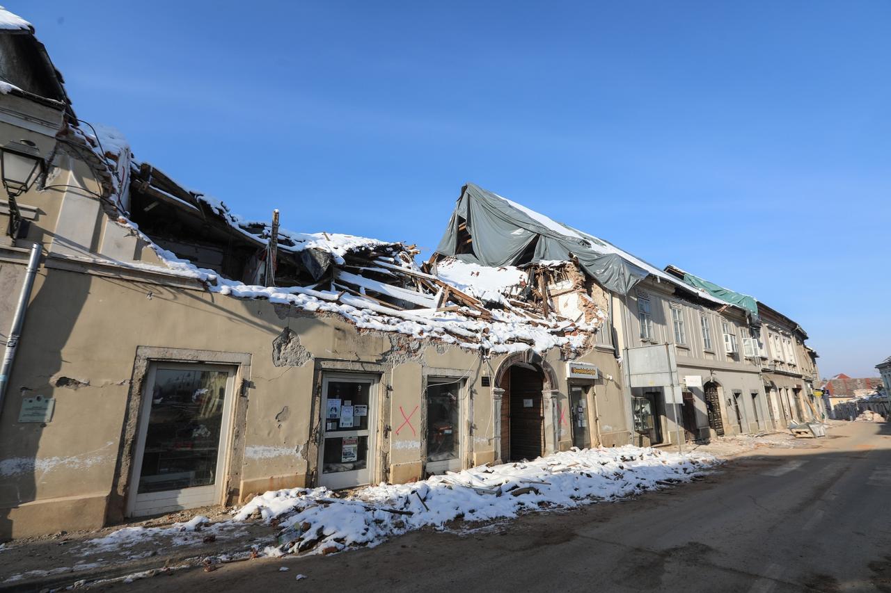 Prazna Petrinja: Potres razrušio centar grada