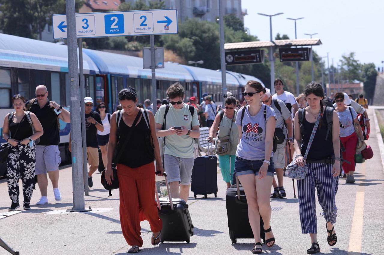 Dio turista stigao je u Split vlakom iz Budimpešte