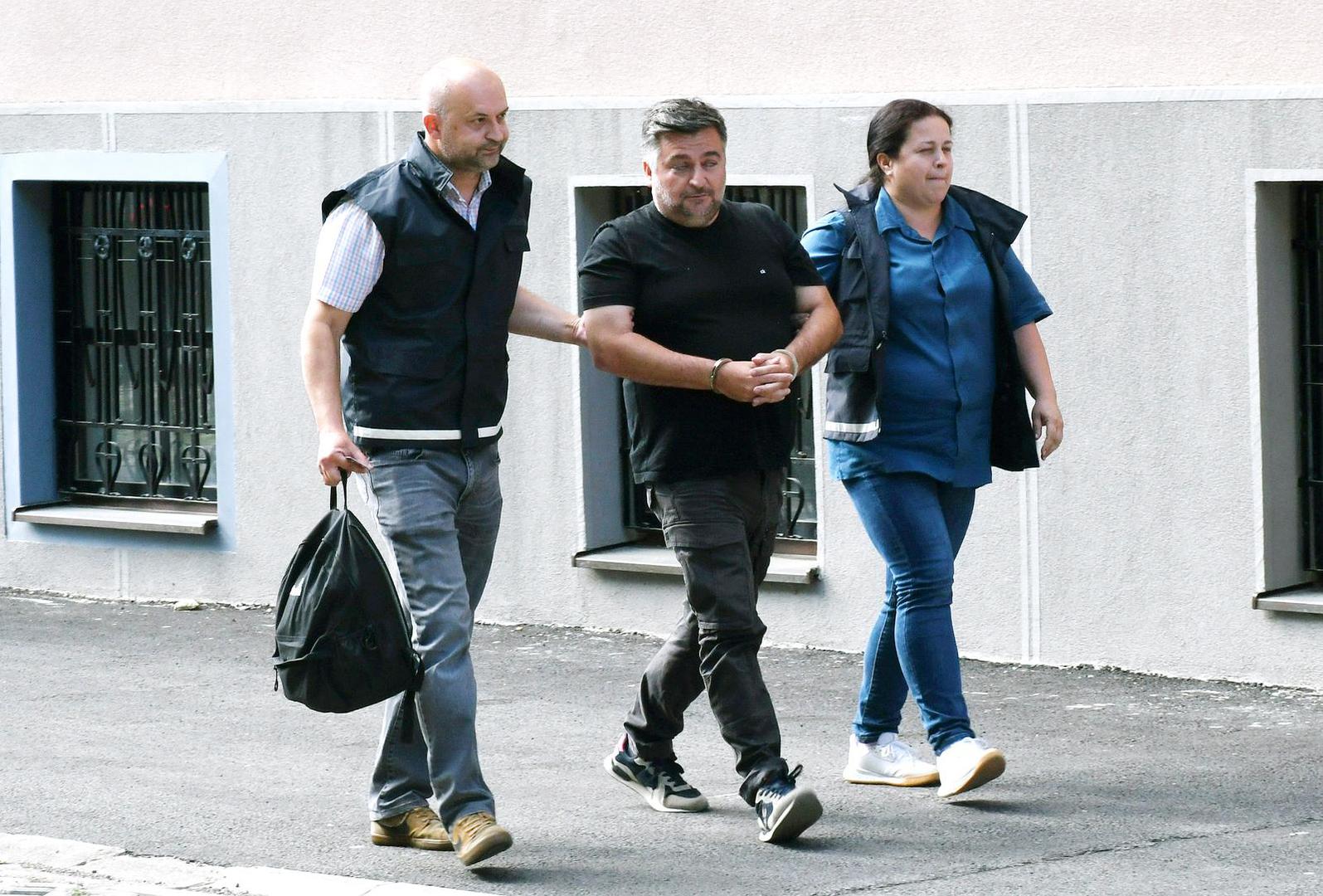 zatim Darko Dumbović, sin bivšeg petrinjskog gradonačelnika Darinka Dumbovića i vlasnik tvrtke Titan Commerce,

