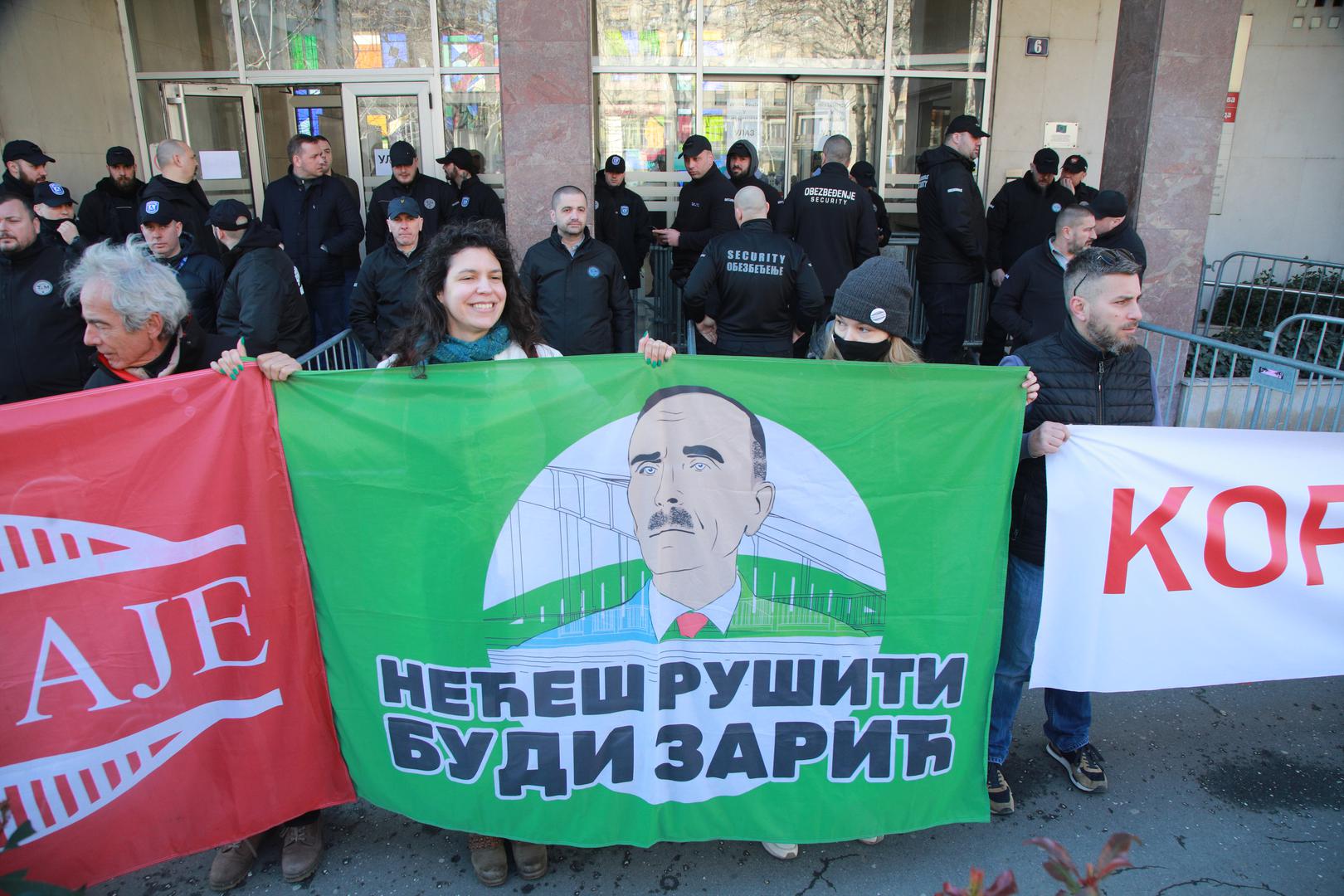 Osjetili su se i pepper sprej, a na kraju je žandarmerija ispred napravila kordon