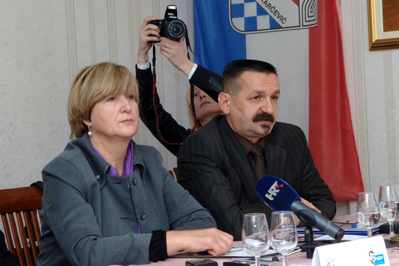 23.01.2012.,Pozega - Ruza Tomasic i Pero Coric na konferenciji HSP-a Dr. Ante Starcevic nakojoj su govorili o referendumu i jacanju stranke, te ujedinjenju pravaskih stranaka. Photo:Dusko Mirkovic/PIXSELL