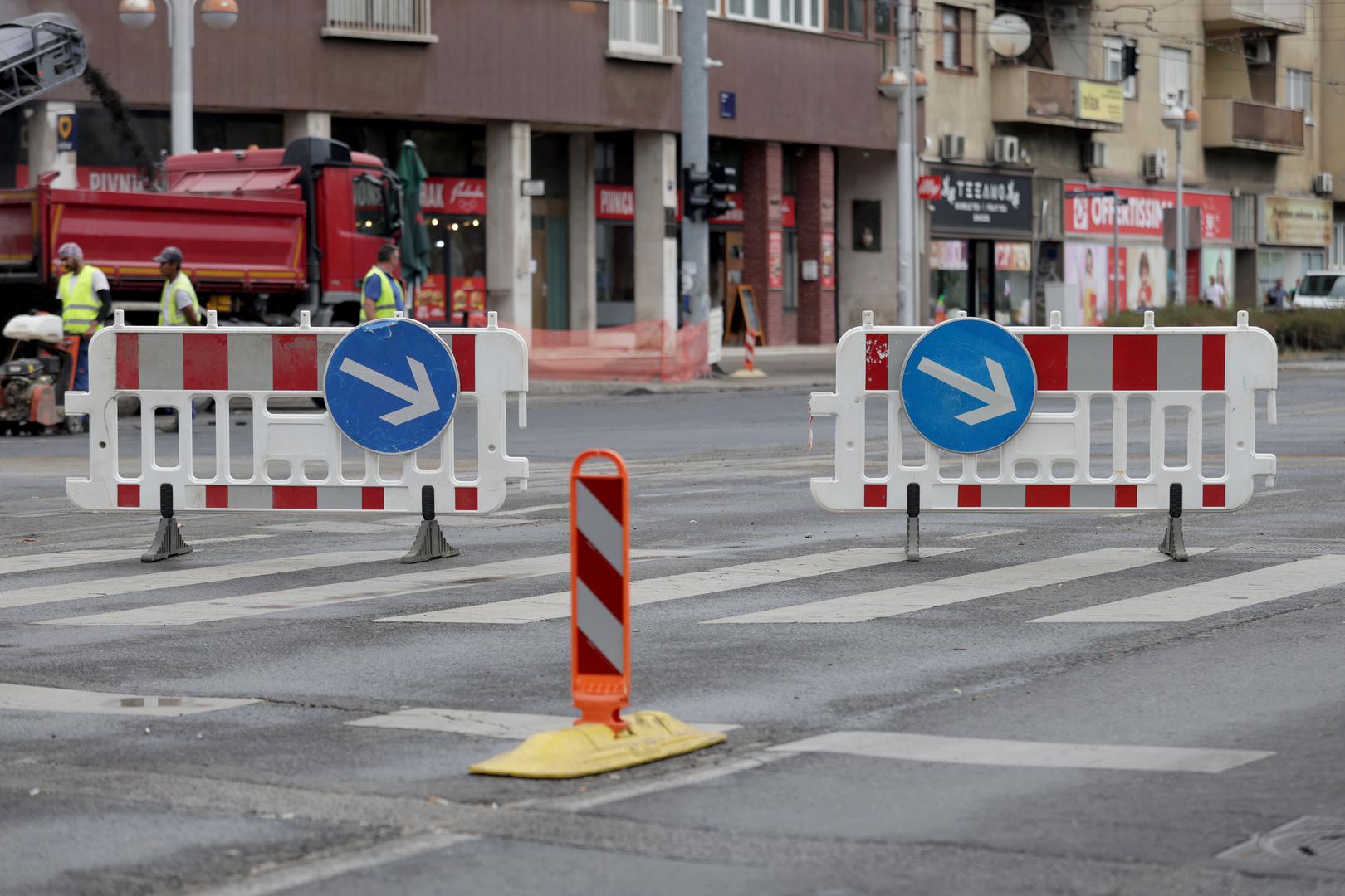 Smjer jug–sjever: Savska (jug) – Ulica grada Vukovara – polukružno raskrižje Ulica grada Vukovara/F. Vrančića – Ulica grada Vukovara – Savska (sjever).