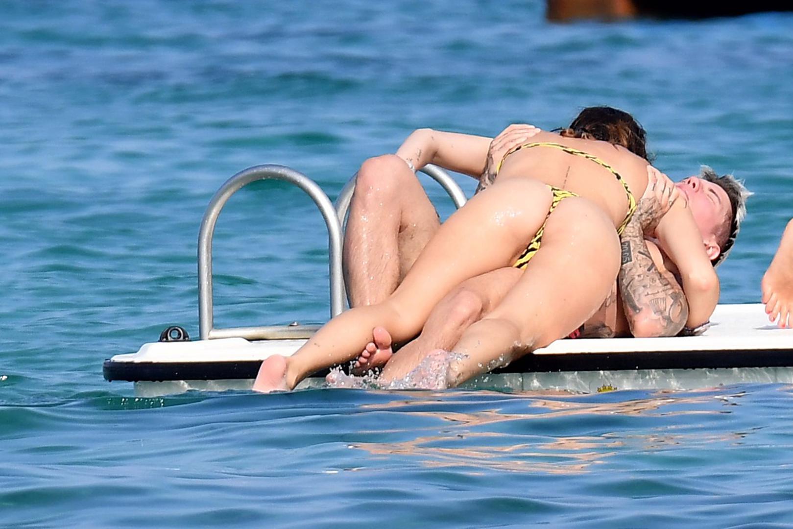 Bella, koja je bila Disneyeva zvijezda, izjavila je kako će režirati film za jednu porno stranicu