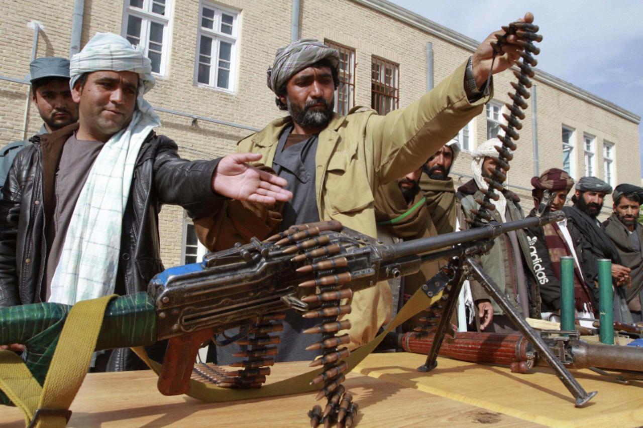 'Former Afghan Taliban members hand over their weapons after joining the Afghan government's reconciliation and reintegration programme in Herat province March 19, 2013. REUTERS/Mohmmad Shoib (AFGHAN