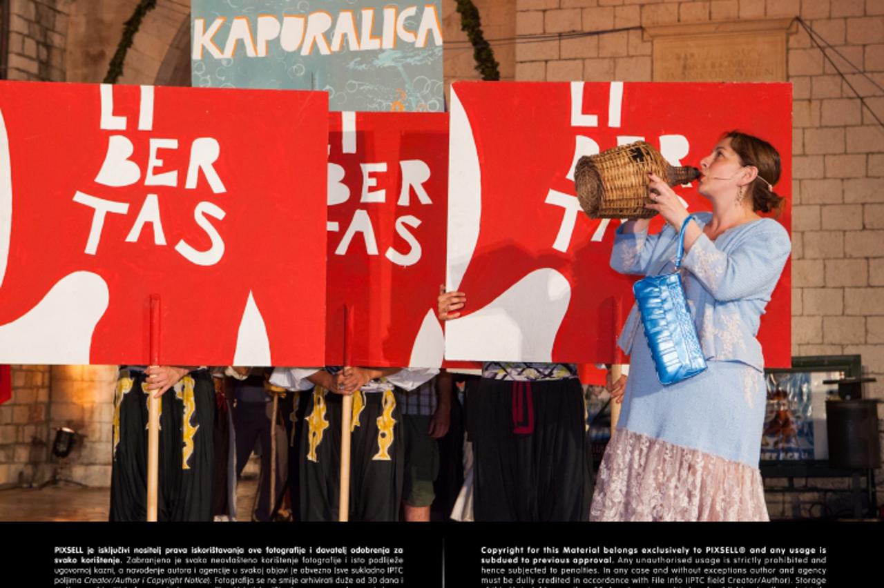 '10.07.2012., Dubrovnik - Generalna proba otvaranja dubrovackih ljetnih igara. Dubrovcani tradicionalno prate generalnu probu otvaranja Ljetnih igara. Gledatelji su skandirali, dobacivali i na druge n