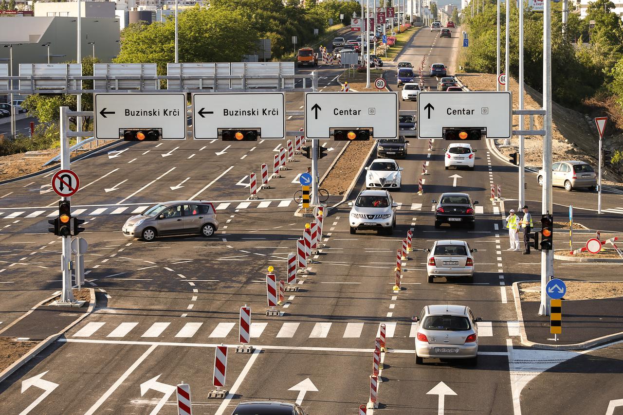 20.05.2014., Zagreb -  Gradonacelnik Milan Bandic otvorio je za promet krizanje rekonstruirane Avenije SR Njemacke, novosagradjene Ulice 1 i Velikogoricke ulice kod trgovackog centra Supernova.   Photo: Davor Puklavec/PIXSELL