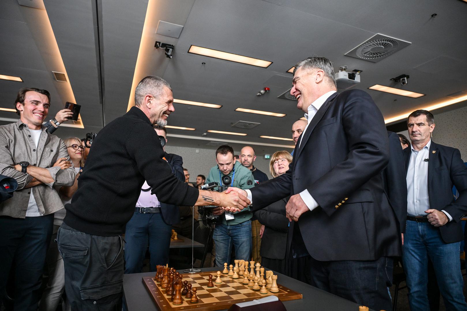 "U čast Španoviću i takvim dragim ljudima, laganim, suptilnim ljudskim leptirima koji nikada nisu bili gusjenice, samo leptir. Špan ovo bude tvoj dan, leti dalje!“, poručio je predsjednik Milanović na otvaranju I. memorijalnog turnira u šahu Sanjin Španović.
Osim predsjednika Milanovića na otvorenju I. memorijalnog i dobrotvornog turnira u šahu „Sanjin Španović“ obratili su se hrvatski šahovski velemajstor Alojzije Janković, član UO Zaklade GNK Dinamo „Nema predaje“ Juraj Čošić, počasni predsjednik GNK Dinamo Velimir Zajec i predsjednik GNK Dinamo Zvonimir Boban.Uz predsjednika Milanovića bio je povjerenik Predsjednika za sport Tomislav Paškvalin. 