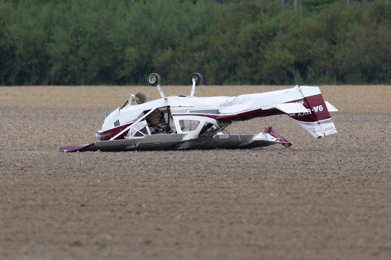 Avion prisilno sletio kod Ivankova, pilot završio u bolnici