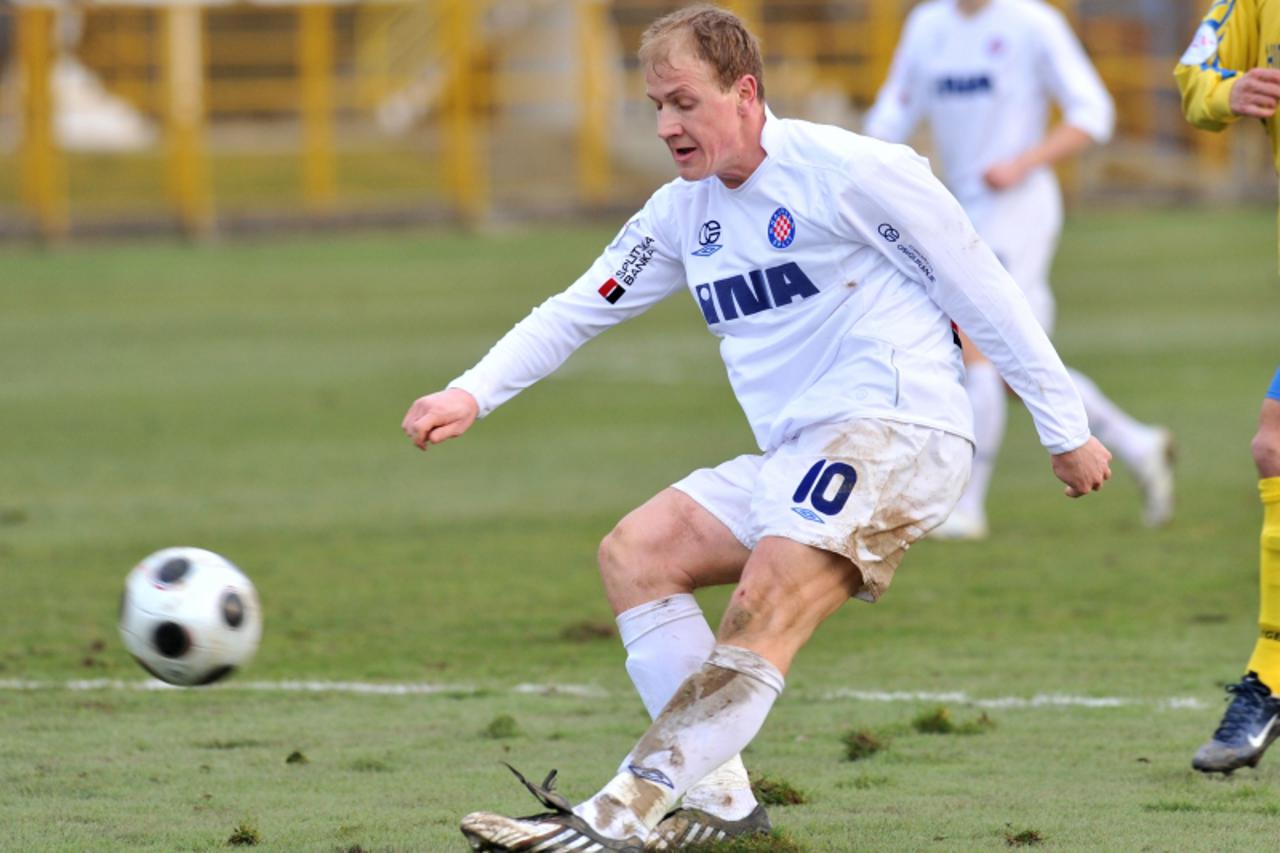 '06.03.2010., Zapresic, Hrvatska - Nogometnu utakmicu 19. kola T-Com 1. HNL na zapresickom stadionu odigrali su Inter Zapresic i NK Hajduk Split.Senijad Ibricic. Photo: Antonio Bronic/PIXSELL'