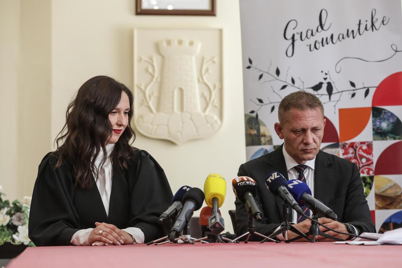Samobor: Petra Škrobot preuzela dužnost od bivšeg gradonačelnika Kreše Beljaka