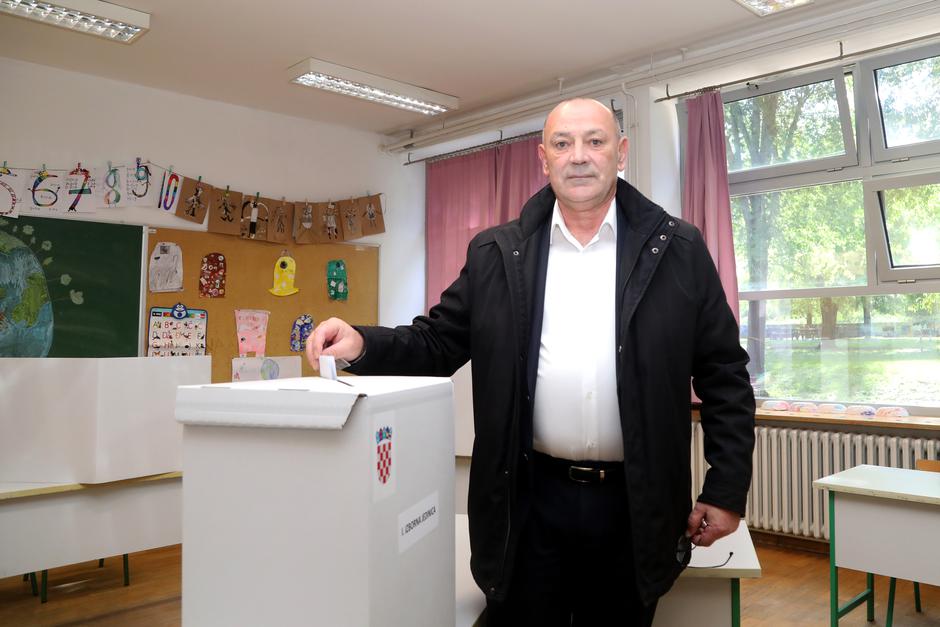 Zagreb: Tomo Medved glasovao na parlamentarnim izborima