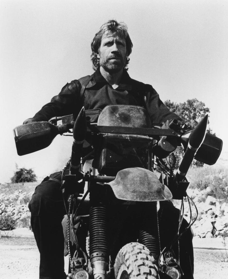 Široj publici postao je poznat početkom 1970-ih, osobito nakon uloge u filmu Way of the Dragon, gdje je glumio uz legendarnog Brucea Leeja. 