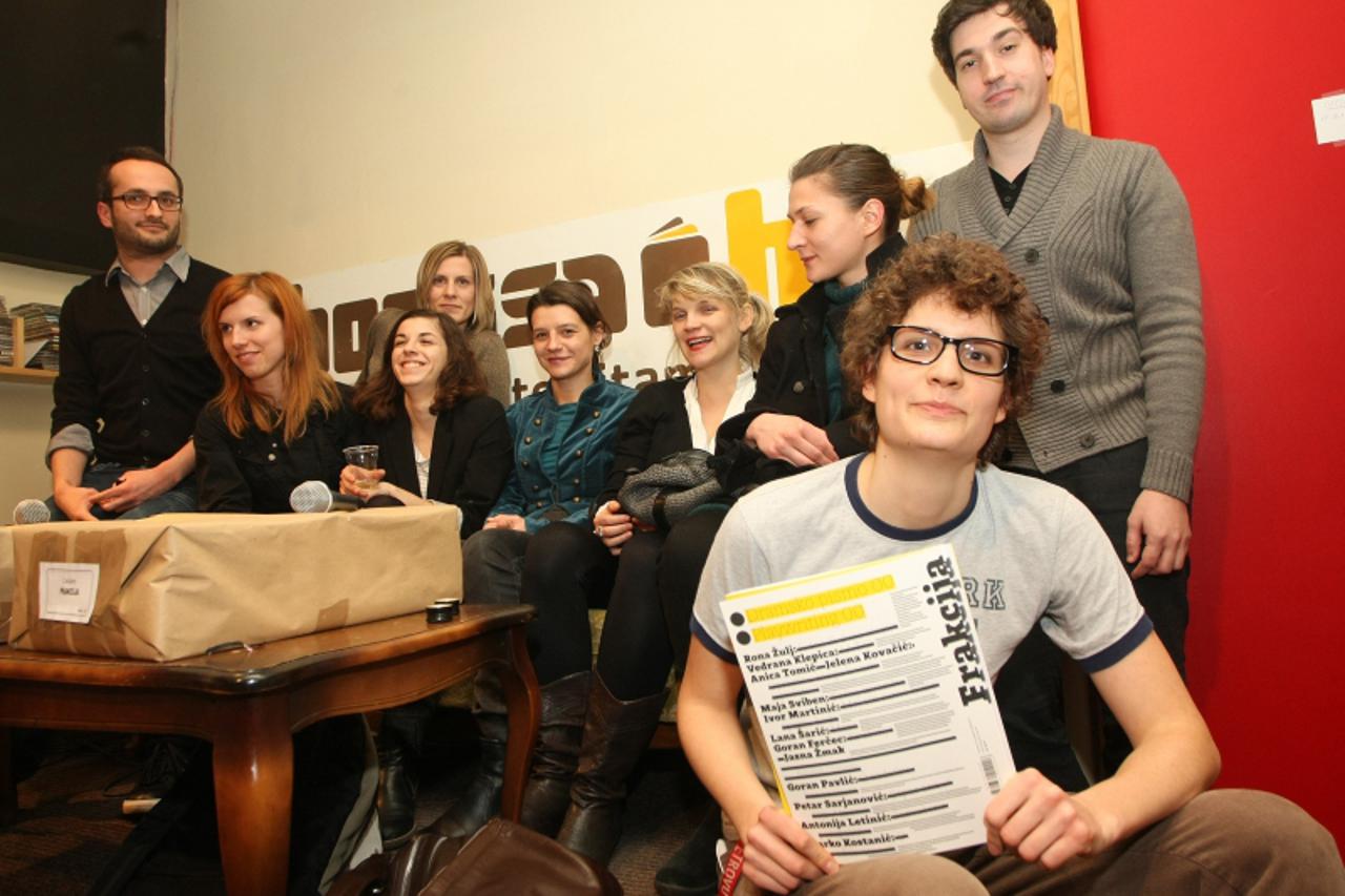 '18.11.2010. Zagreb, Hrvatska - Promocija novog dvobroja casopisa Frakcije u knjizevnom klubu Booksa. Predstavljeni su nasi najuspjesniji dramski pisci. S lijeva na desno: Goran Fercec, Lana Saric, Ma