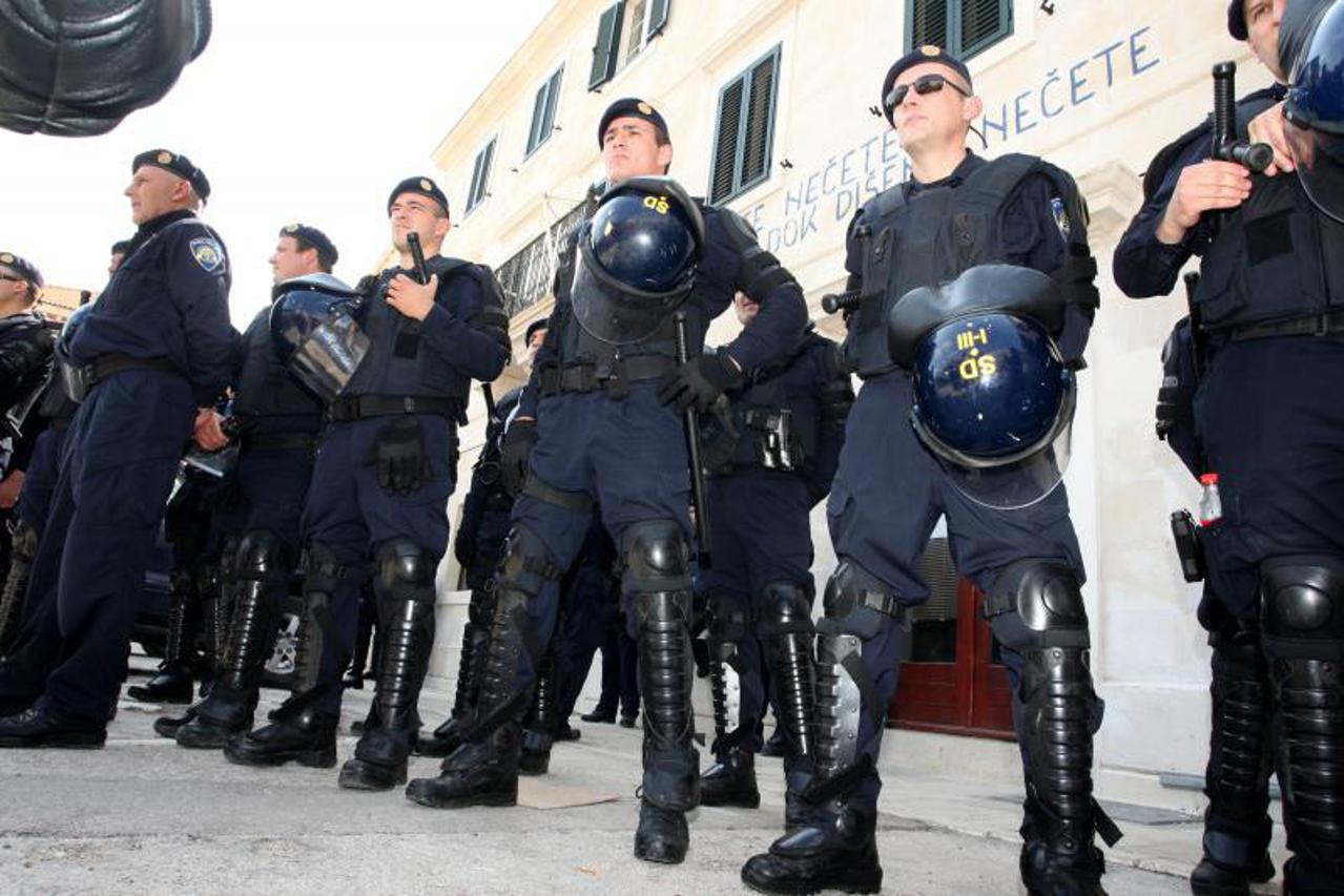 jadrankamen,policija (1)