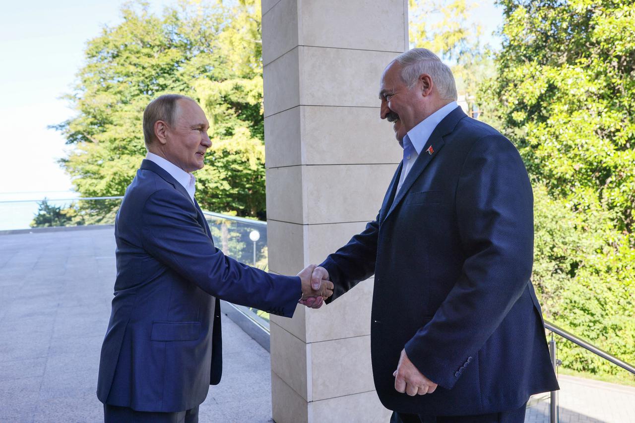 Russian President Putin and Belarusian President Lukashenko meet in Sochi