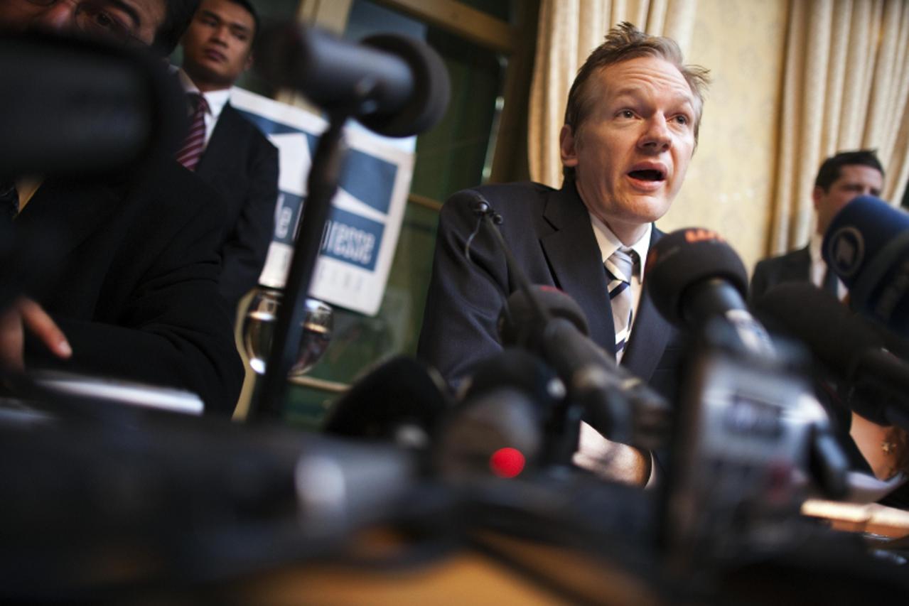 \'Julian Assange, founder of WikiLeaks, which has made public about 500,000 classified U.S. files on the wars in Iraq and Afghanistan, holds a news conference at the Geneva Press Club in Geneva, Novem