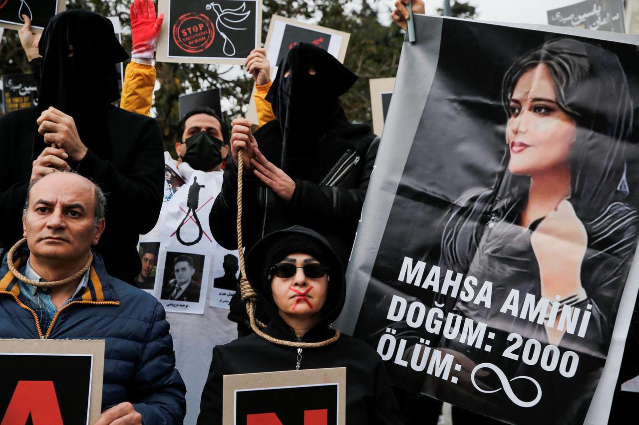 Protest against the Islamic regime of Iran following the death of Mahsa Amini, in Istanbul