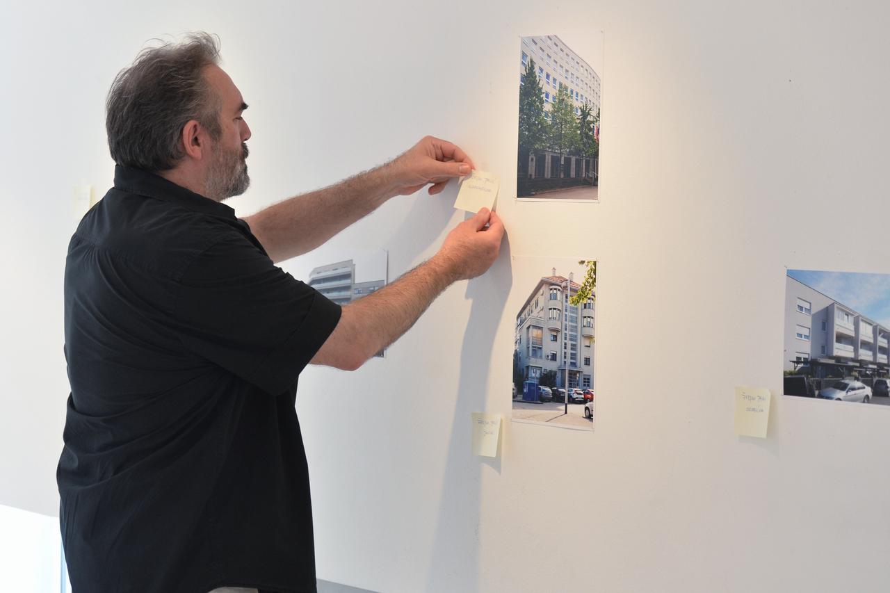 08.06.2015., Zagreb - Postavljanje izlozbe Arhitektura zagrebackih cetvrti u Centru za kulturu Tresnjevka. Autori izlozbe posvecene Tresnjevci i povijesti kvarta su Toni Beslic i Nikola Simunica.  Photo: Marko Lukunic/PIXSELL