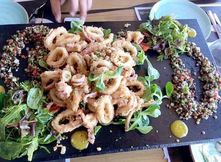 Francisko Tajeda s društvom naručio lignje u Grčkoj i platio ih papreno