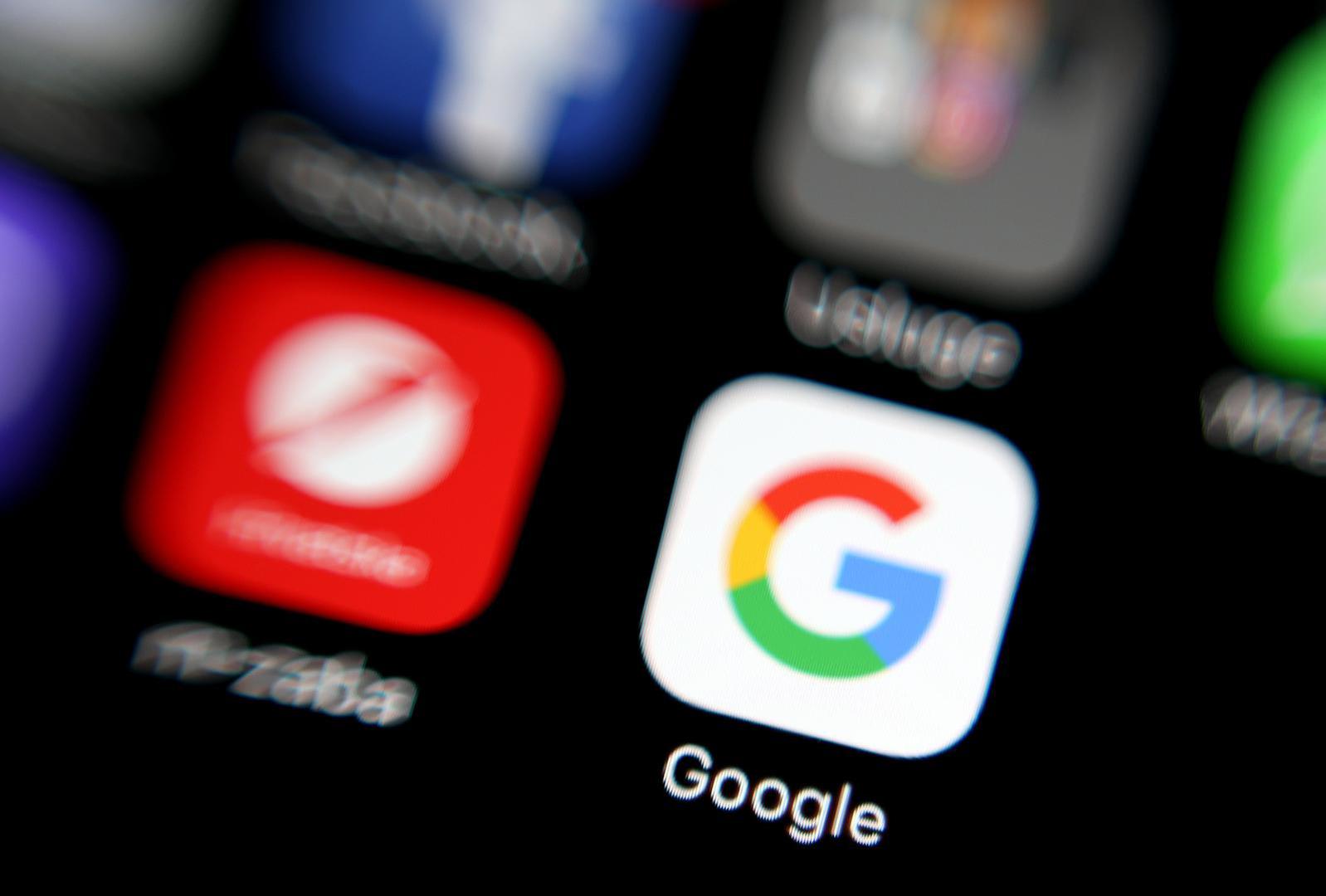 Google tvrdi da snima samo kratke dijelove razgovora kako bi identificirao koje koristi za prepoznavanje glasovnih naredbi i pružanje odgovora. Unatoč tvrdnjama Googlea, kao i drugih tehnoloških tvrtki poput Amazona i Applea, da njihovi asistenti poput Alexe i Sirija samo slušaju naredbe, i dalje je velika zabrinutost za sigurnost korisnika.