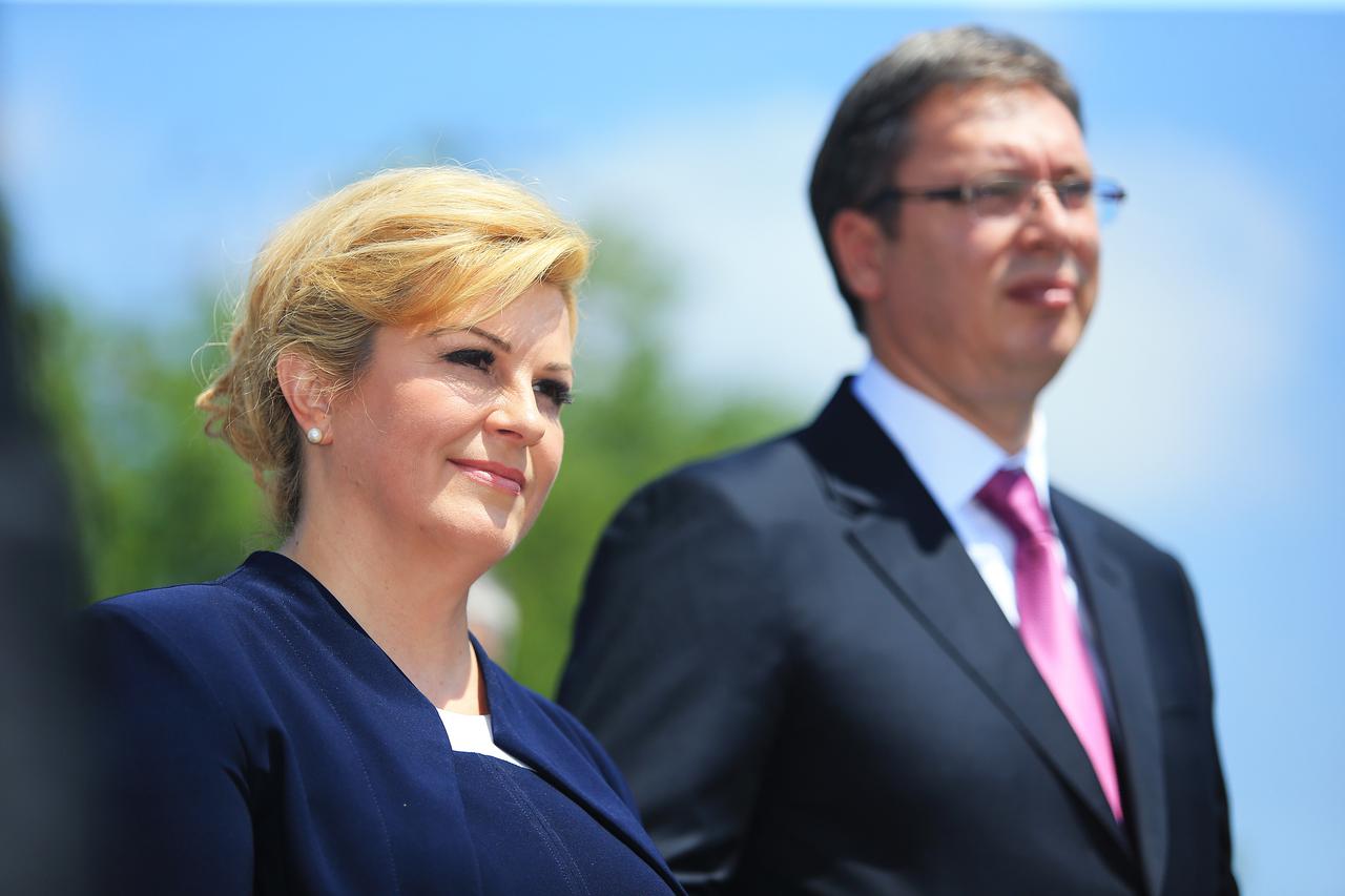 20.06.2016., Dalj - Hrvatska predsjednica Kolinda Grabar-Kitarovic i mandatar za sastavljanje nove Vlade Srbije Aleksandar Vucic sastali se s predstavnicima srpske nacionalne manjine u Hrvatskoj i obisli rodnu kucu znanstvenika Milutina Milankovica.  Phot