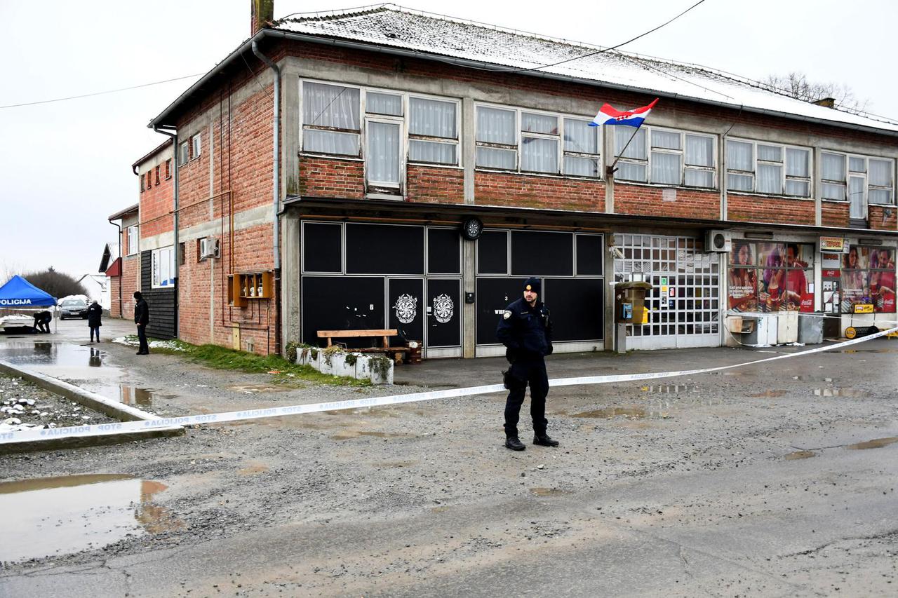 Pokraj mjesnog doma u Gudovcu kod Bjelovara jutros je pronađeno beživotno tijelo mlađe muške osobe