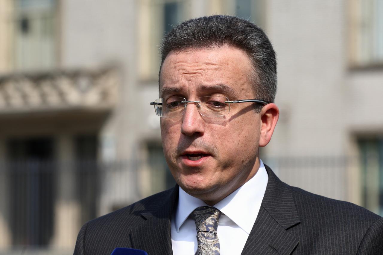 15.04.2011., Haag, Nizozemska - Na Medjunarodnom krivicnom sudu za bivsu Jugoslaviju izrecena je presuda hrvatskim generalima Anti Gotovini, Ivanu Cermaku i Mladenu Markacu. Odvjetnik Luka Misetic daje izjavu za medije. Photo: 