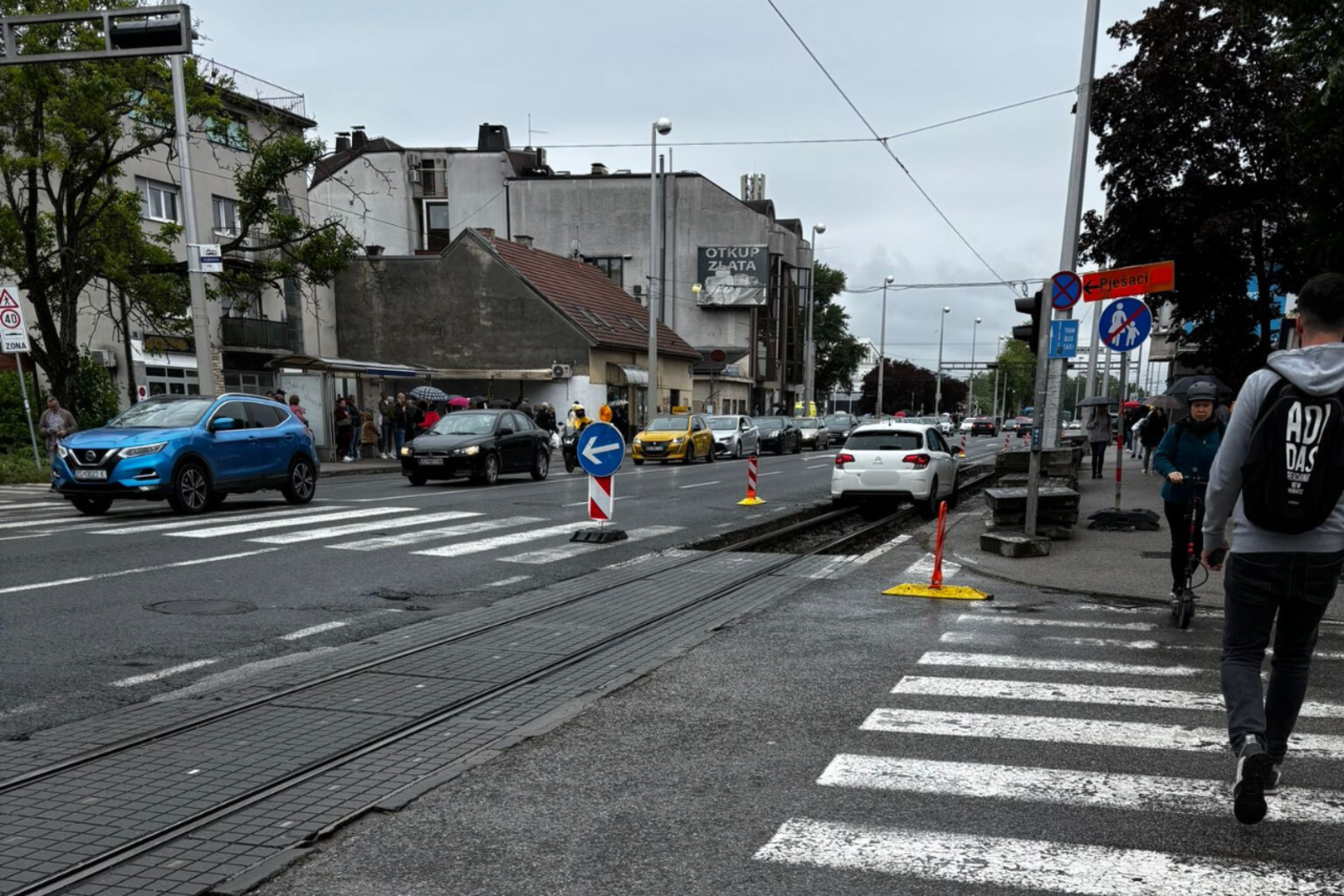Zbog incidenta tramvajski promet bio je potpuno obustavljen više od sat vremena – od 15:48 do 16:55 sati. – Linije 4 i 11 prometuju ponovno do Dupca – potvrdio je za 24sata glasnogovornik ZET-a Domagoj Zeba.