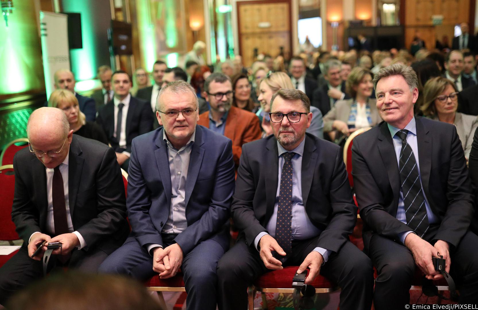 14.03.2023., Zagreb - Predstavljanje projekta CO2NTESSA i potpisivanje ugovora izmedju tvrtke NEXE d.d. i korporacije ThyssenKrupp za postrojenje na bazi PureOxyfuel tehnologije. Uz predstavljanje ovog inovativnog projekta koji omogucuje proizvodnju potpuno jedinstvenog CO2 neutralnog cementa. Predsjednik Uprave NEXE-a Ivan Ergovic, clan Uprave Thyssenkruppa Frank Ruoss Photo: Emica Elvedji/PIXSELL