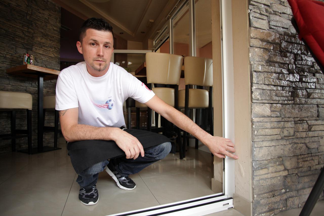 01.08.2014., Sesvete - Nakon obilnih kisa zbog navodno lose izvedene odvodnje, caffe bar Enigma svaki put poplavi. Photo: Grgur Zucko/PIXSELL