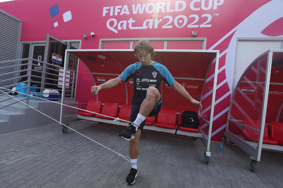 Doha: Luka Modrić prije treninga odradio je samostalno zagrijavanje i vježbe