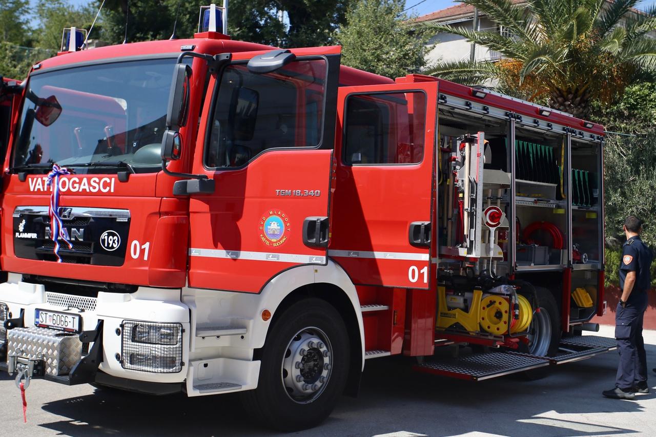 U JVP Split vatrogascima uručena nova vatrogasna vozila