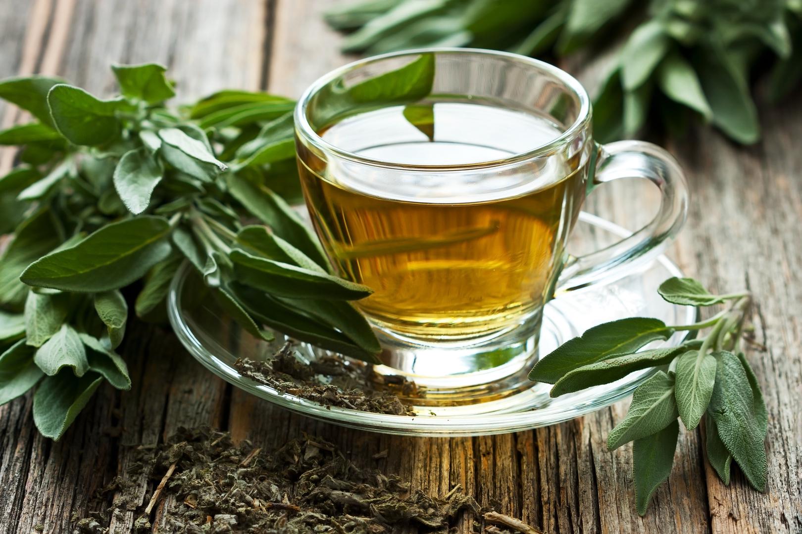 Zeleni čaj jedan je od najzdravijih napitaka na svijetu. Razbudit će vas, a sadrži poseban antioksidans, poznat kao EGCE, za koji je dokazano da štiti mozak, živčani sustav i srce od oštećenja.