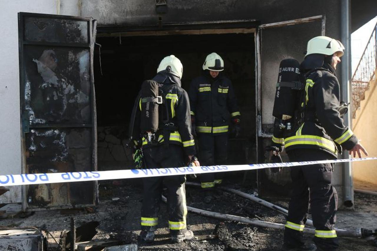 požar, vatrogasci, ilustracija