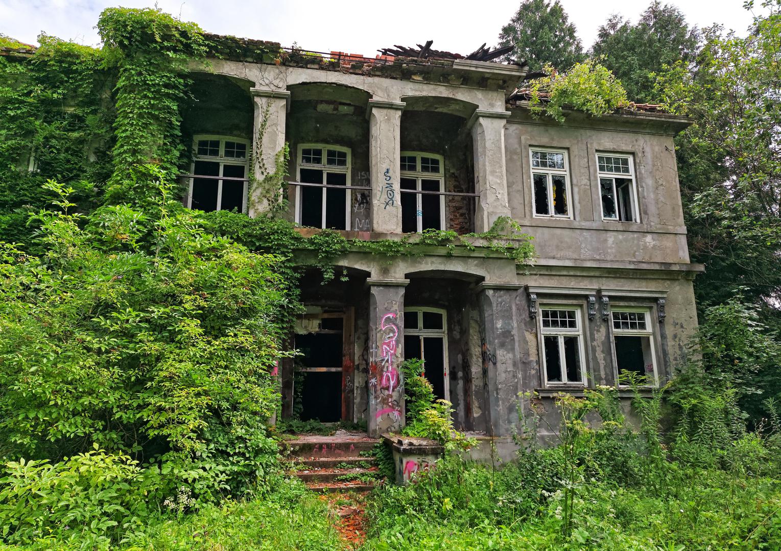 10.08.2023., Samobor - U ulici Milana Langa nalazi se zapustena vila Wagner. Photo: Marko Prpic/PIXSELL