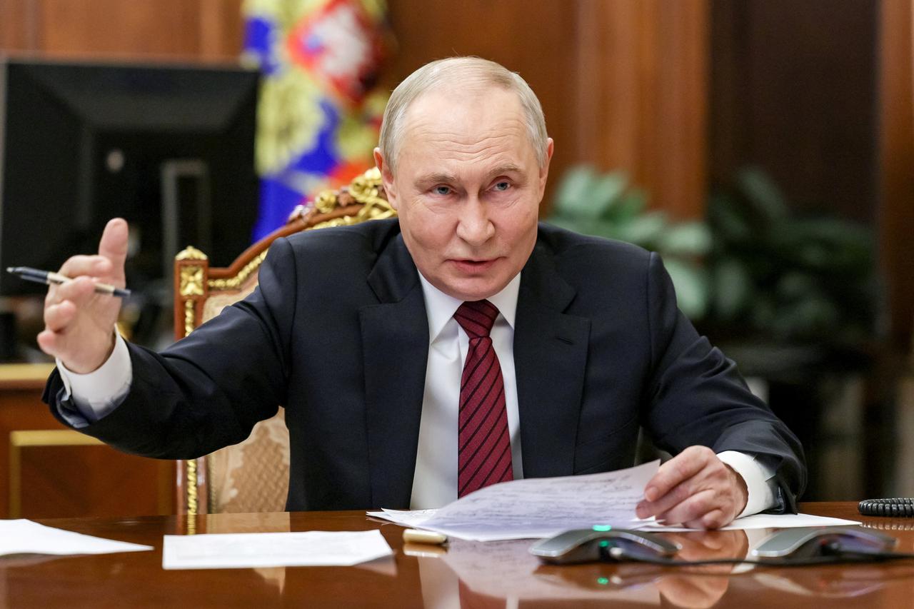 storyeditor/2025-12-15/2025-12-11T150335Z_752424764_RC2EEIAYPKAF_RTRMADP_3_UKRAINE-CRISIS-PUTIN.JPG