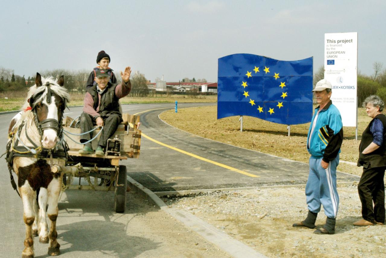 \'podravina -240310-slatina  - nova poduzetnicka zona \'trnovaca\' izgradjena po svim europskim standardima godinu dana ceka kupce snimio dsantosi \'