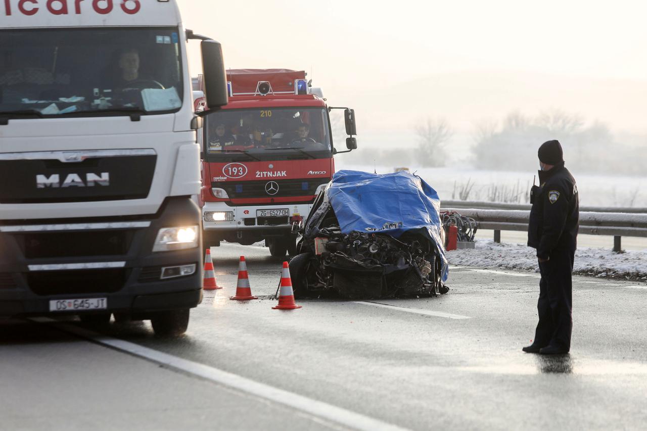 Zagreb: U sudaru automobila i ralice poginula jedna osoba