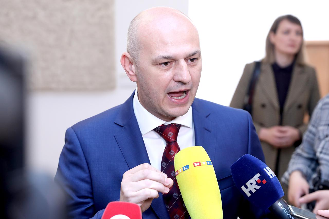 Mislav Kolakušić predao kandidacijske liste za Eu izbore