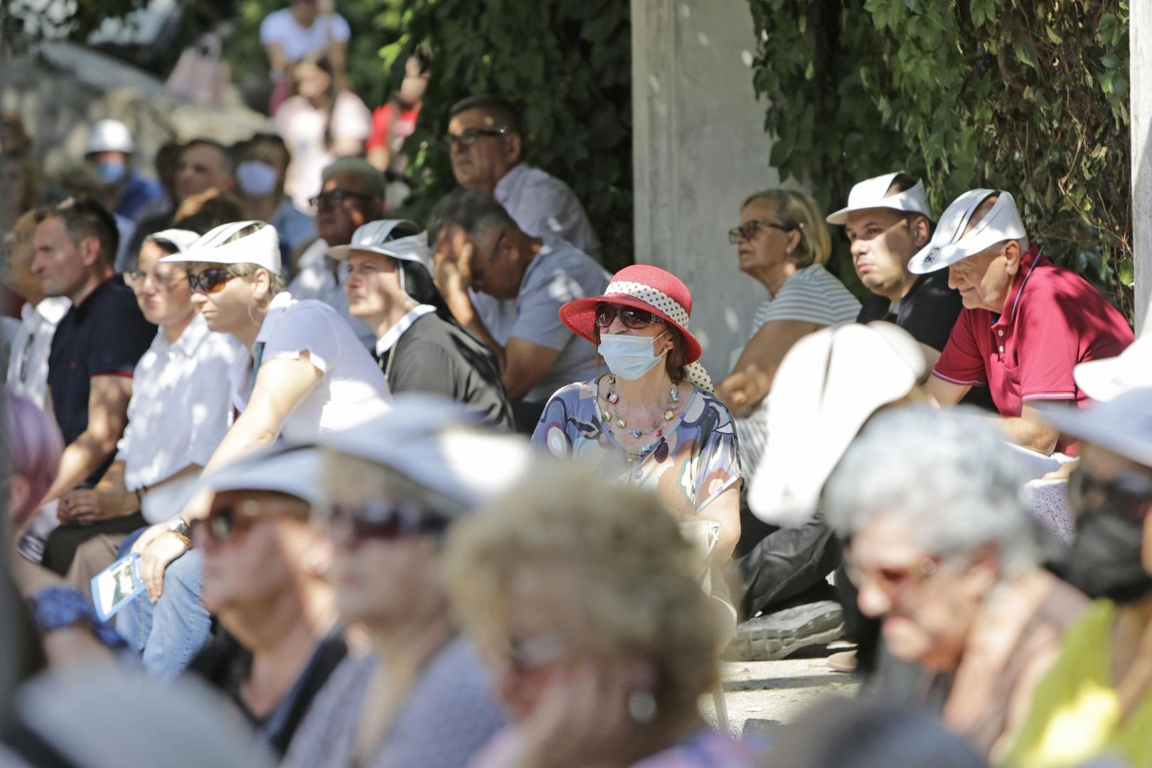 14.09.2020.,Mostar - Odlukom pape Franje ustolicen je novi mostarsko-duvanjski biskup, monsinjor Petar Palic. Crkvenom cinu primopredaje sluzbe ispred Mostarske katedrale Marije Majke Crkve prisustvovao je i premijer Andrej PlenkovicPhoto: Denis Kapetanovic/PIXSELL