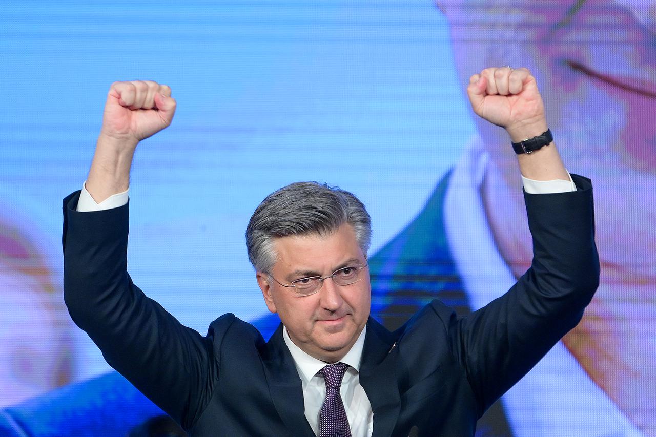Zagreb: Andrej Plenković obratio se okupljenima u stožeru HDZ-a