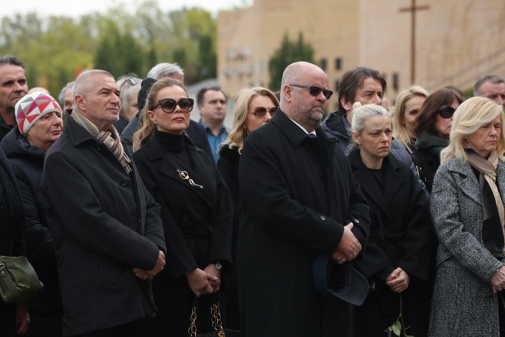Glazbenu scenu predstavljali su kolege skladatelji poput Borisa Đurđevića te brojni izvođači čije je karijere Kabiljo na neki način dotaknuo ili s kojima je surađivao.