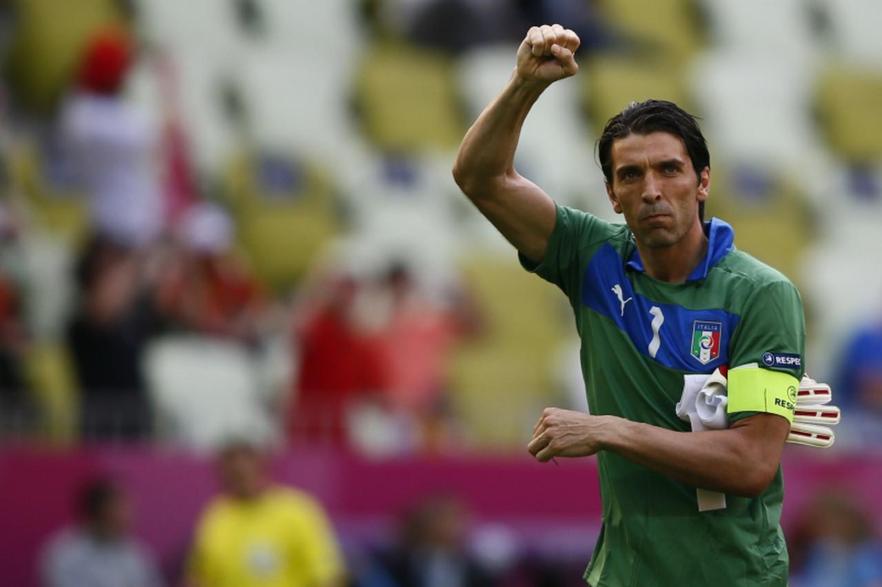 'Italy's goalkeeper Gianluigi Buffon acknowledges the supporters as he takes up position before the kick-off of the Group C Euro 2012 soccer match against Spain at the city stadium in Gdansk, June 10