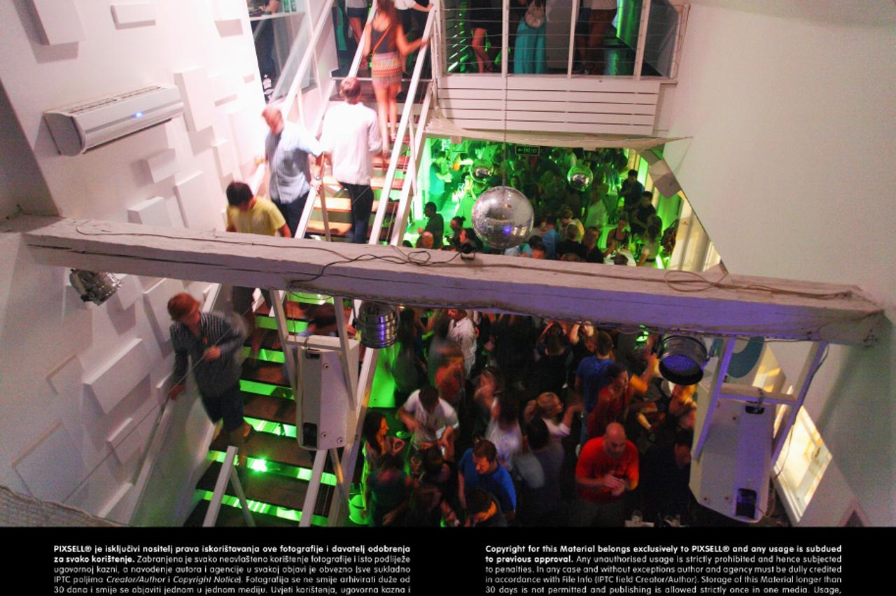 noćni klub, portal (1)