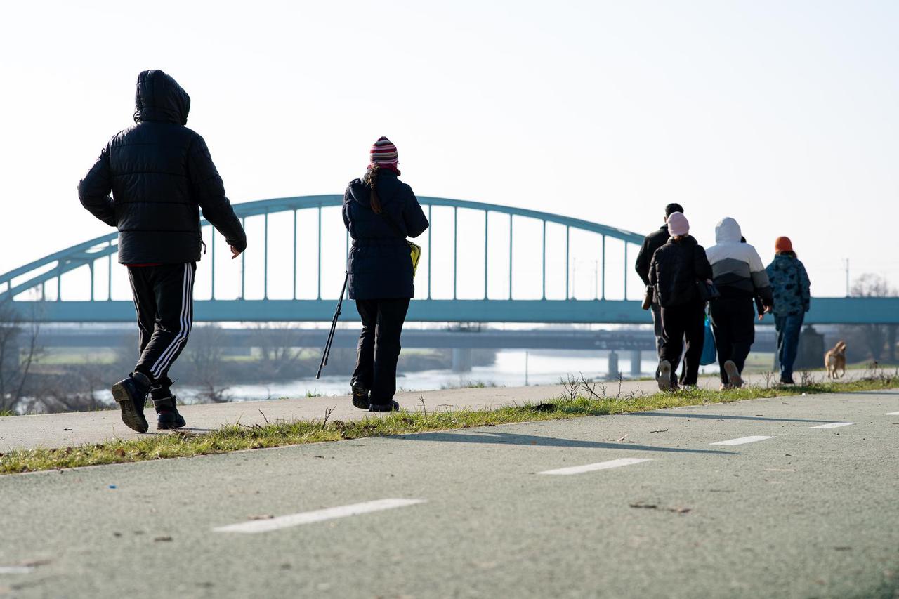 Zagreb: Sunčani dan na nasipu