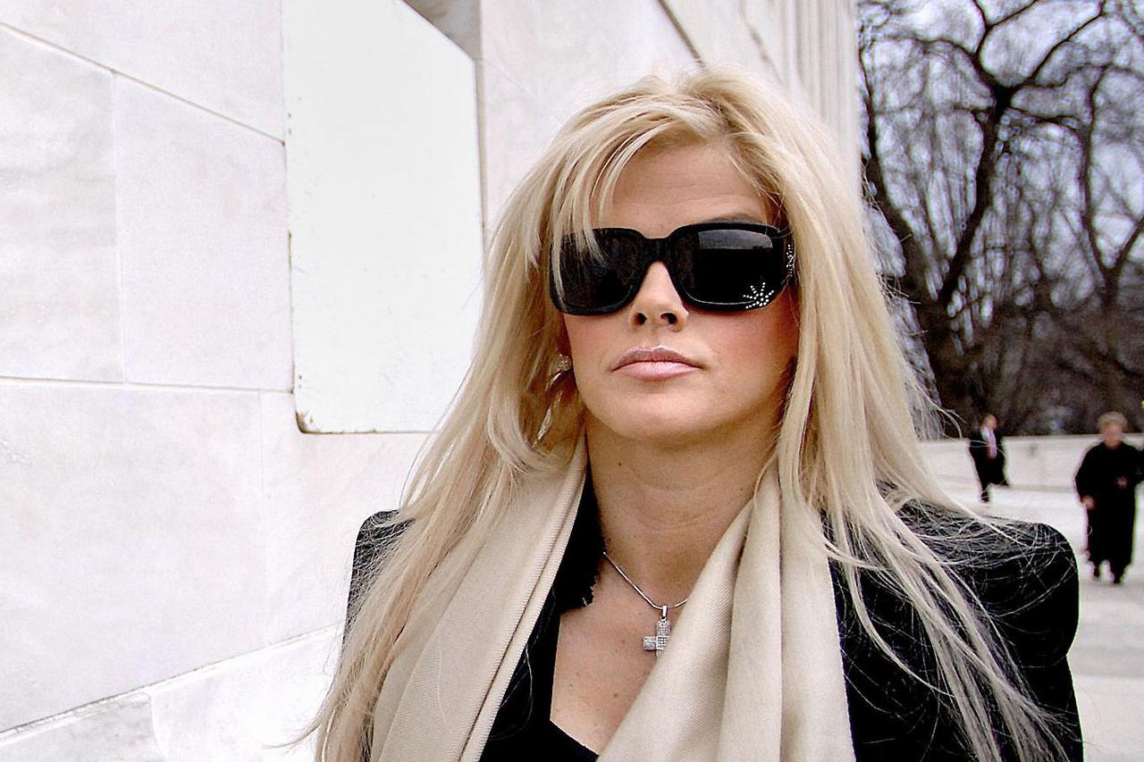 28.11.1967. Ro?ena Anna Nicole Smith, ameri?ka manekenka, glumica i Playboy ze?ica