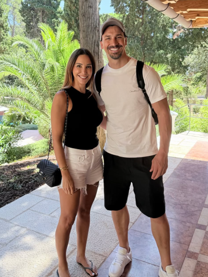 Fotografije s njihova odmora osvanule su na društvenim mrežama, a Ibrahimović je na njima pozirao u ležernom sportskom izdanju. Zajedničku fotografiju s nogometnom zvijezdom objavila je i lošinjska poduzetnica Ivana Perenčević.