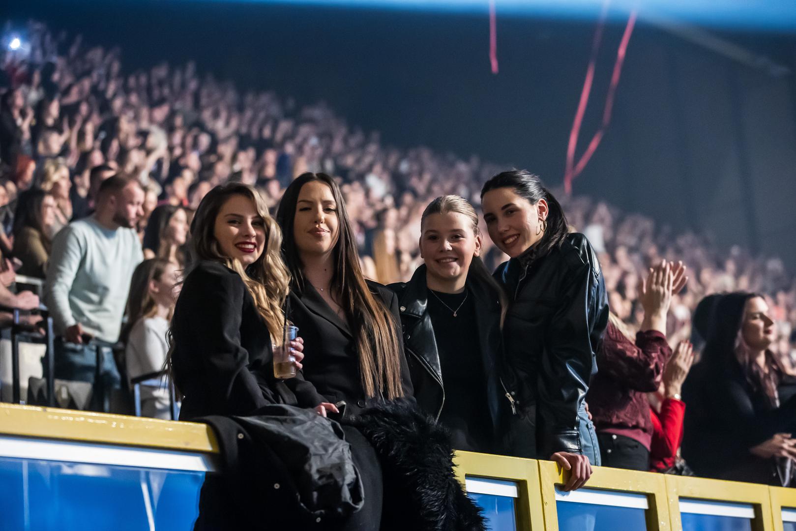 Nakon Splita, turneja 'Ja za čuda letim' nastavlja se i u drugim gradovima Hrvatske. Već 28. veljače Jakova očekuje rasprodana Dvorana Zamet, 7. ožujka slijedi osječki Gradski vrt, dok je veliko finale najavljeno za 19. i 20. lipnja u Areni Zagreb.