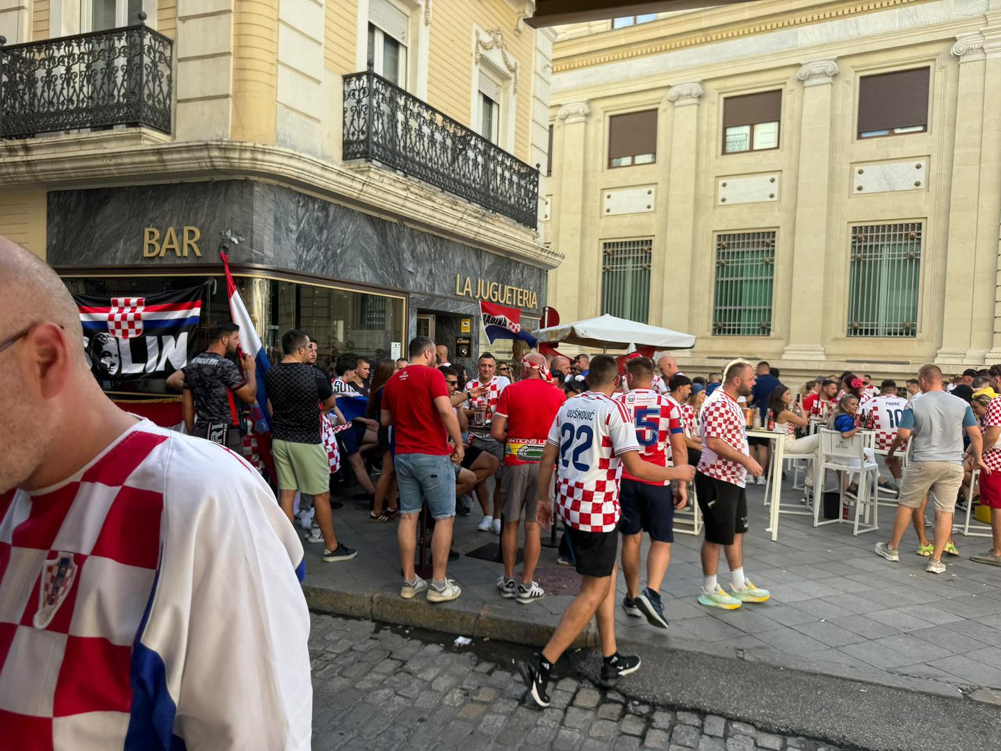 Utakmica će biti odigrana na stadionu Seville Ramon Sanchez Pizjuanu.
