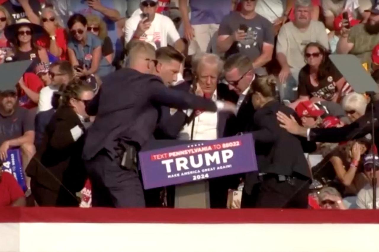 FILE PHOTO: Republican presidential candidate Donald Trump holds a campaign rally in Butler